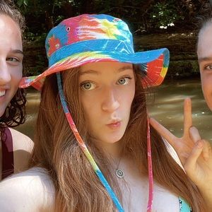 Meet your Posher, Caroline